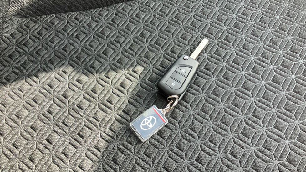 Toyota Aygo X 1.0 VVT-i Edge 5dr Petrol Hatchback - Image 28