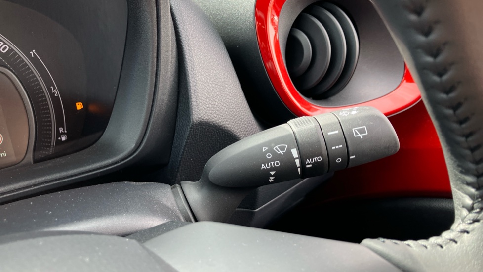 Toyota Aygo X 1.0 VVT-i Edge 5dr Petrol Hatchback - Image 32