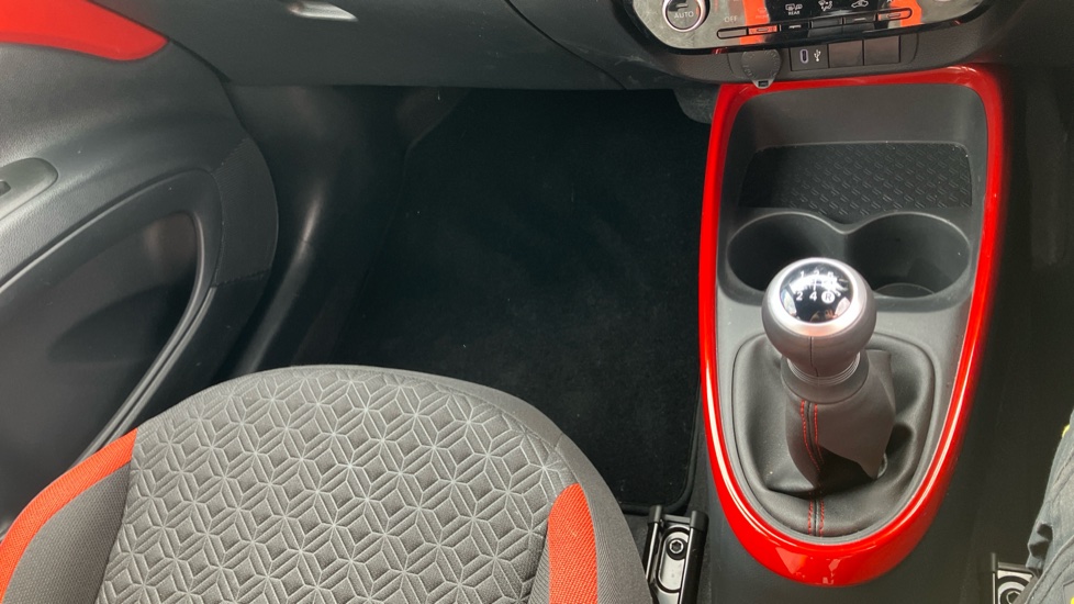 Toyota Aygo X 1.0 VVT-i Edge 5dr Petrol Hatchback - Image 54