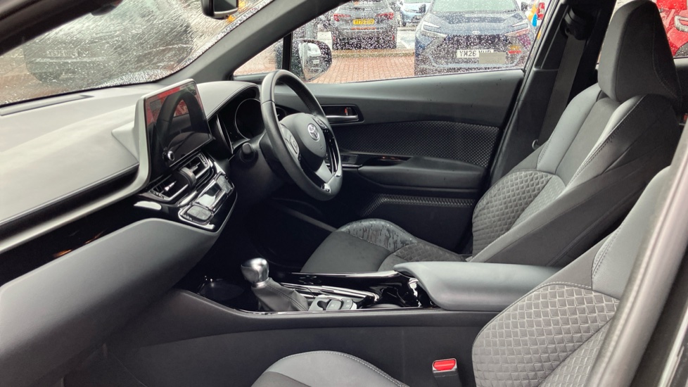 Toyota C-HR 2.0 Hybrid Design 5dr CVT Hybrid Hatchback - Image 5