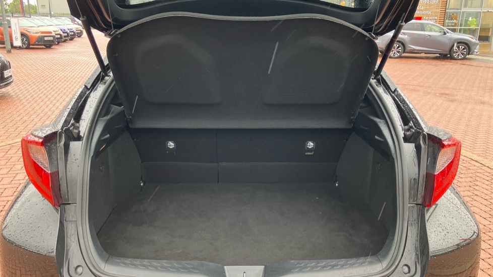 Toyota C-HR 2.0 Hybrid Design 5dr CVT Hybrid Hatchback - Image 13