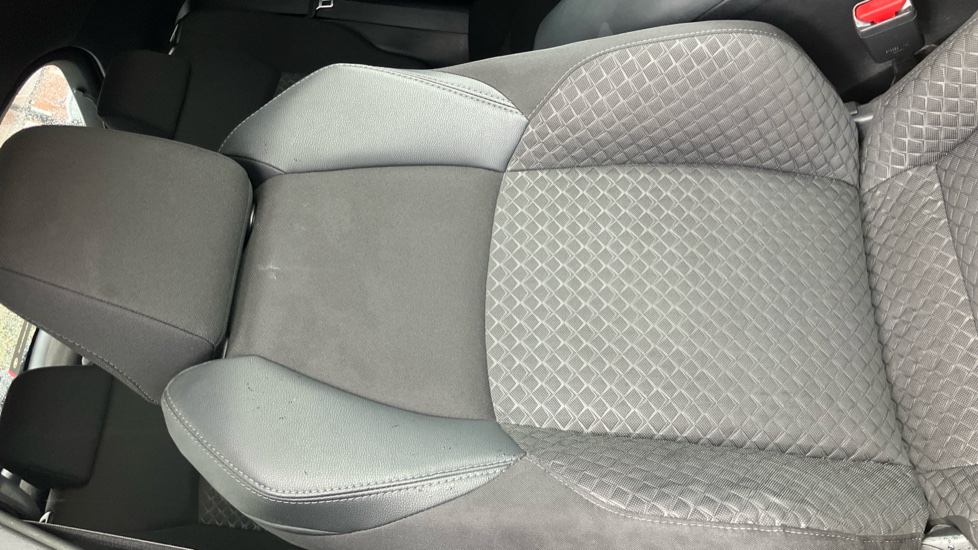 Toyota C-HR 2.0 Hybrid Design 5dr CVT Hybrid Hatchback - Image 14