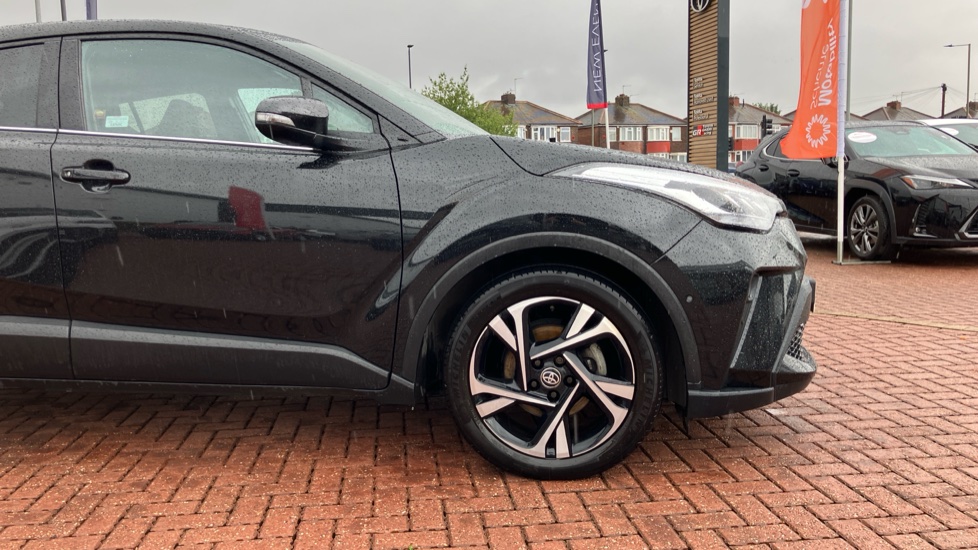 Toyota C-HR 2.0 Hybrid Design 5dr CVT Hybrid Hatchback - Image 25