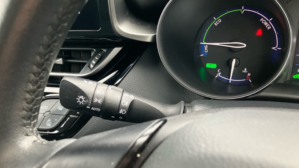 Toyota C-HR 2.0 Hybrid Design 5dr CVT Hybrid Hatchback - Image 31