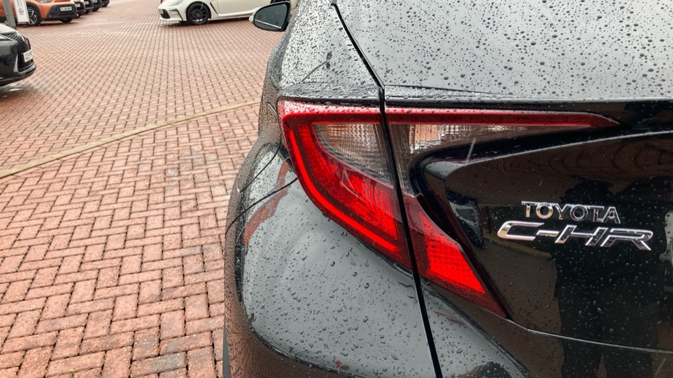 Toyota C-HR 2.0 Hybrid Design 5dr CVT Hybrid Hatchback - Image 36