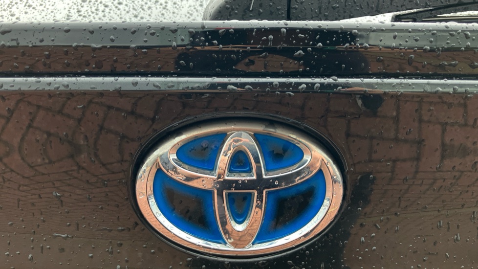 Toyota C-HR 2.0 Hybrid Design 5dr CVT Hybrid Hatchback - Image 49