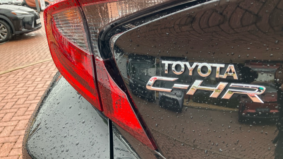 Toyota C-HR 2.0 Hybrid Design 5dr CVT Hybrid Hatchback - Image 50