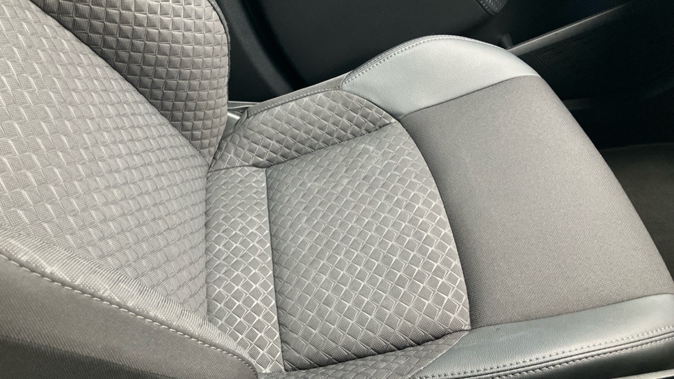 Toyota C-HR 2.0 Hybrid Design 5dr CVT Hybrid Hatchback - Image 59