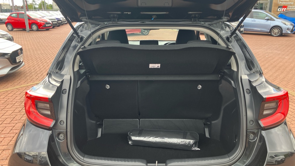 Toyota Yaris 1.5 Hybrid Design 5dr CVT Hybrid Hatchback - Image 13