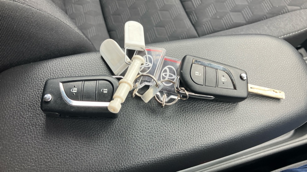 Toyota Yaris 1.5 Hybrid Design 5dr CVT Hybrid Hatchback - Image 28