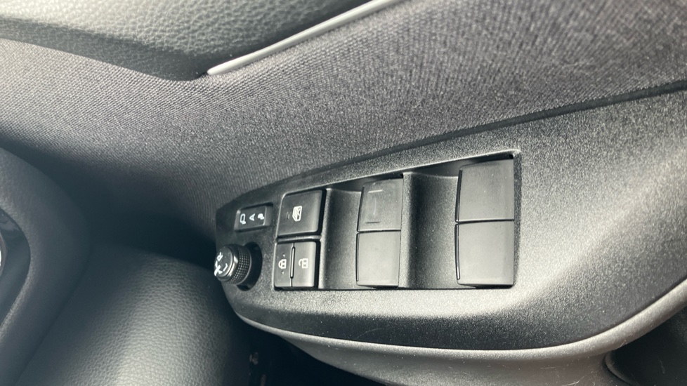 Toyota Yaris 1.5 Hybrid Design 5dr CVT Hybrid Hatchback - Image 30