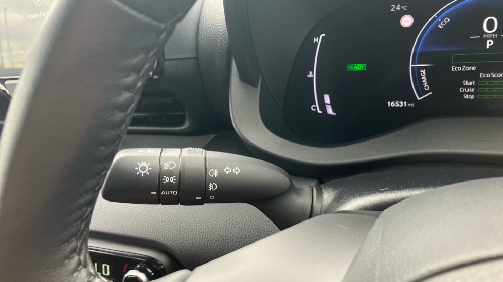 Toyota Yaris 1.5 Hybrid Design 5dr CVT Hybrid Hatchback - Image 31