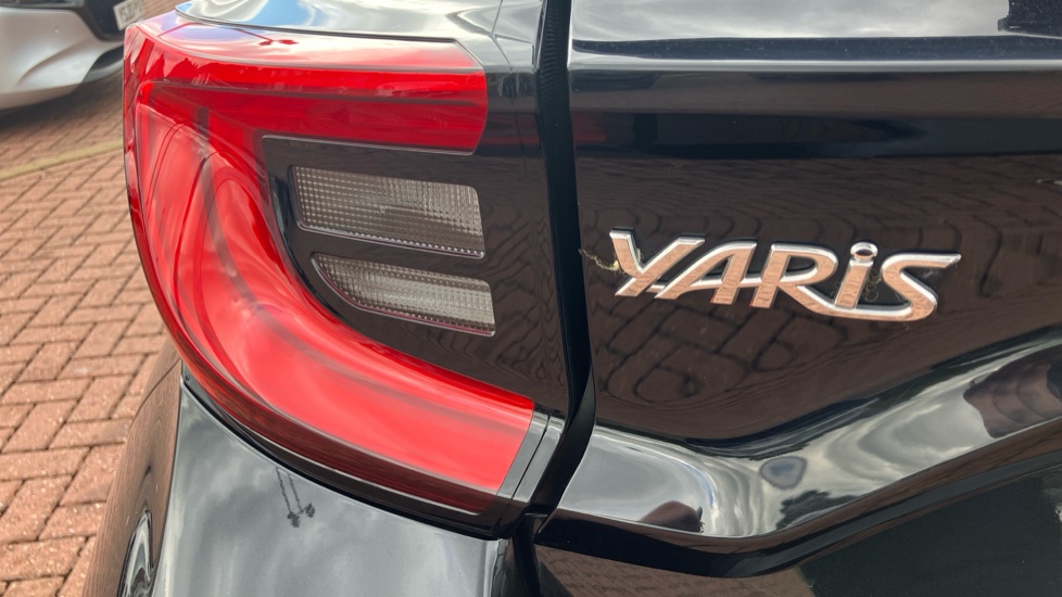 Toyota Yaris 1.5 Hybrid Design 5dr CVT Hybrid Hatchback - Image 50