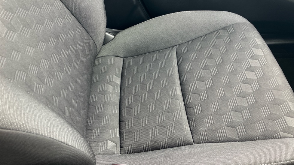 Toyota Yaris 1.5 Hybrid Design 5dr CVT Hybrid Hatchback - Image 58