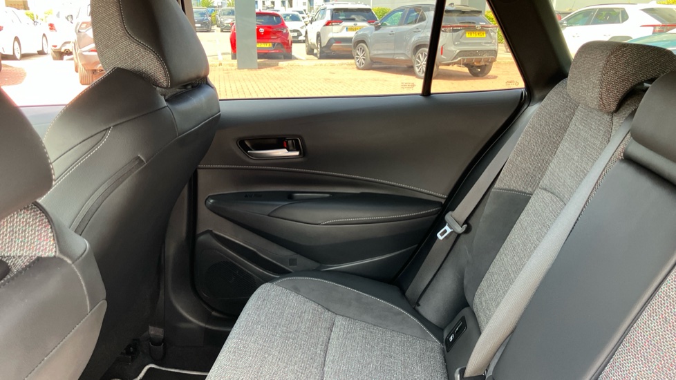 Toyota Corolla 1.8 Hybrid Design 5dr CVT Hybrid Estate - Image 15