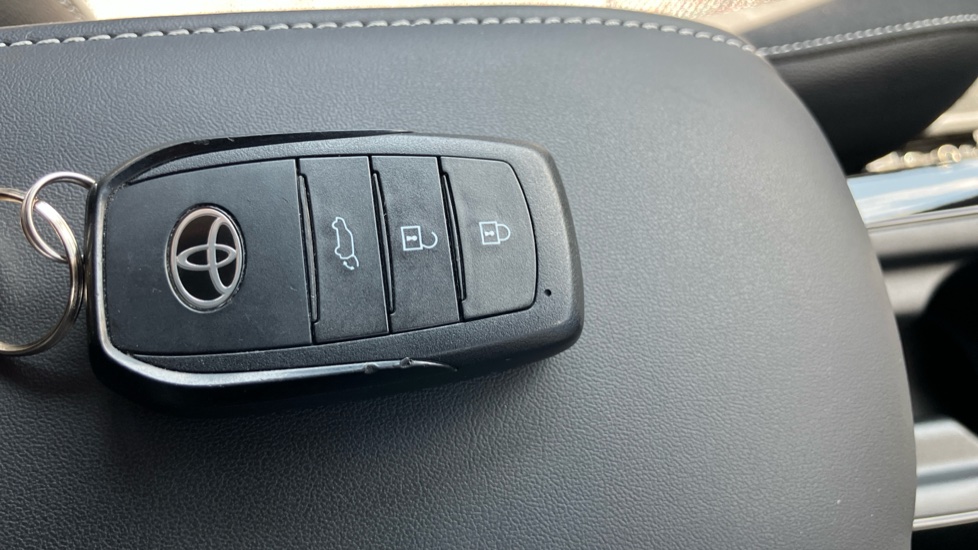Toyota Corolla 1.8 Hybrid Design 5dr CVT Hybrid Estate - Image 28