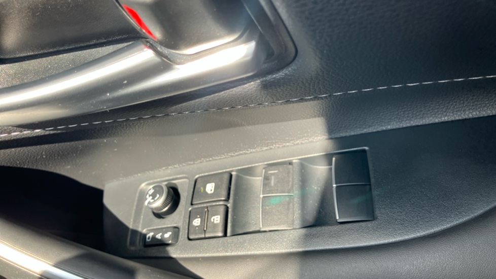 Toyota Corolla 1.8 Hybrid Design 5dr CVT Hybrid Estate - Image 30