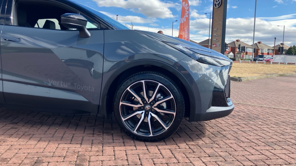 Toyota C-HR 2.0 PHEV GR Sport 5dr CVT Hatchback - Image 25