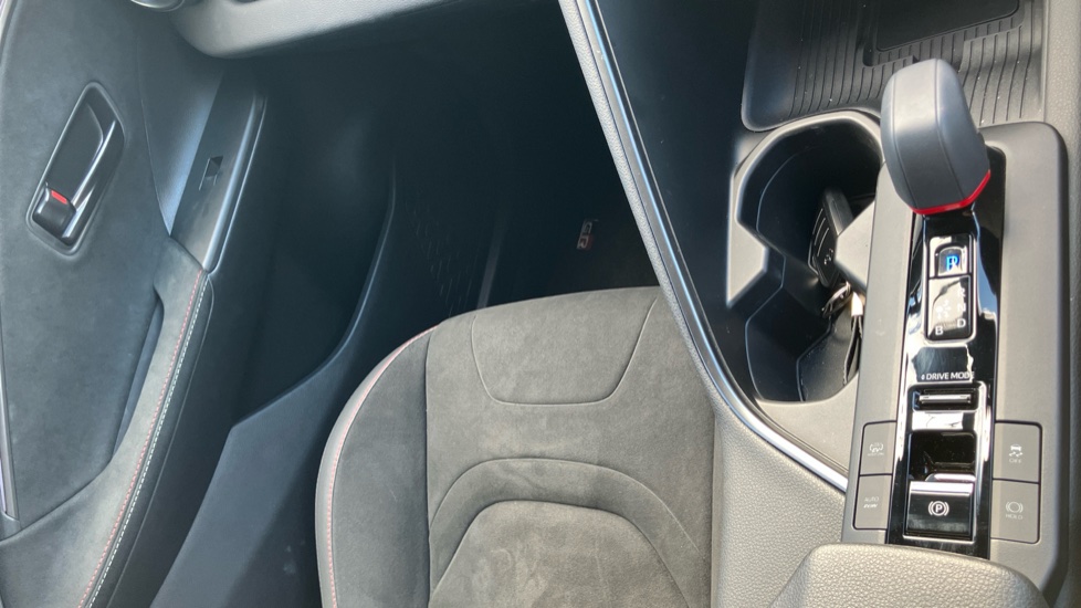 Toyota C-HR 2.0 PHEV GR Sport 5dr CVT Hatchback - Image 61