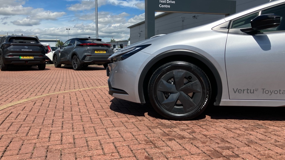 Toyota Prius 2.0 PHEV Design 5dr CVT Hatchback - Image 25