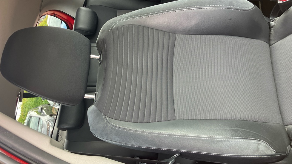 Toyota Yaris 1.5 Hybrid Excel 5dr CVT Hybrid Hatchback - Image 14