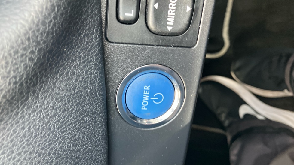 Toyota Yaris 1.5 Hybrid Excel 5dr CVT Hybrid Hatchback - Image 16