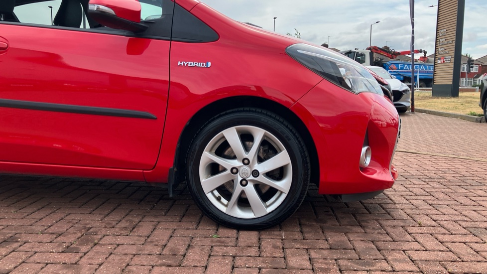 Toyota Yaris 1.5 Hybrid Excel 5dr CVT Hybrid Hatchback - Image 25
