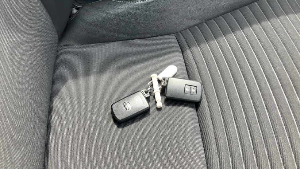 Toyota Yaris 1.5 Hybrid Excel 5dr CVT Hybrid Hatchback - Image 28