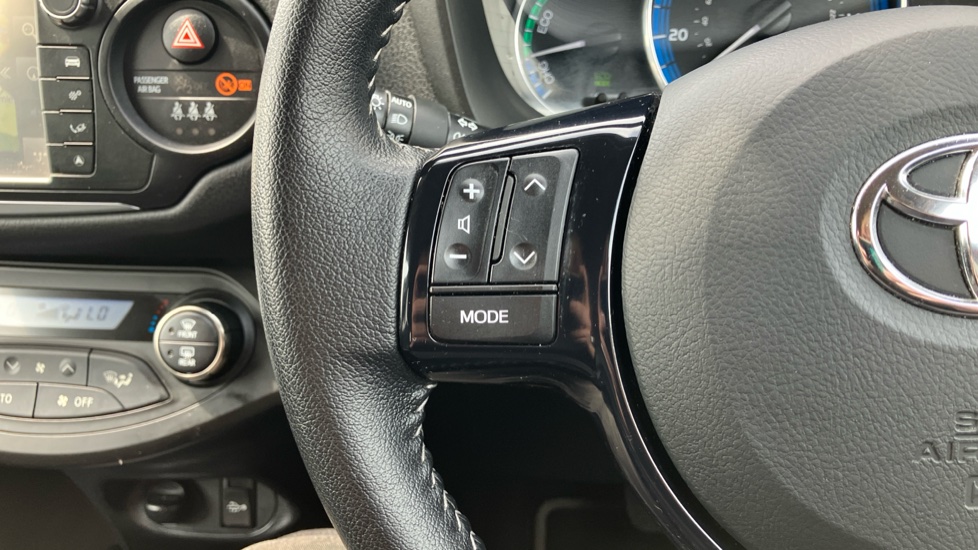 Toyota Yaris 1.5 Hybrid Excel 5dr CVT Hybrid Hatchback - Image 34