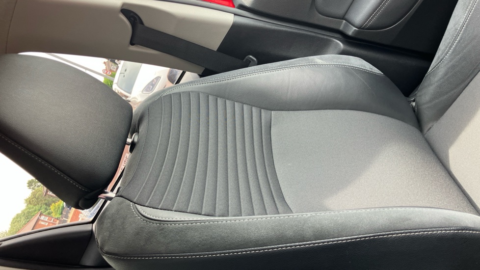 Toyota Yaris 1.5 Hybrid Excel 5dr CVT Hybrid Hatchback - Image 59