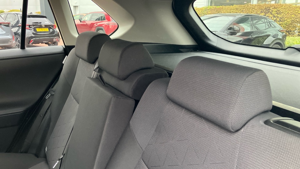 Toyota RAV4 2.5 VVT-i Hybrid Design 5dr CVT Hybrid Estate - Image 18