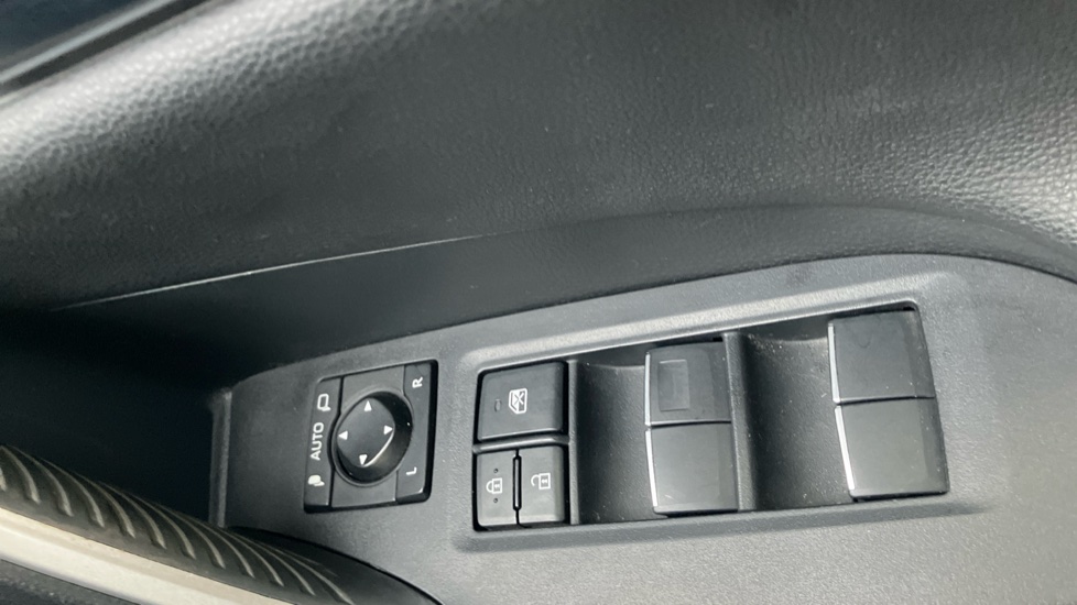 Toyota RAV4 2.5 VVT-i Hybrid Design 5dr CVT Hybrid Estate - Image 30