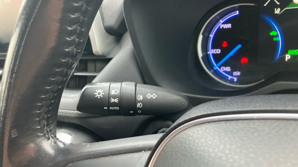 Toyota RAV4 2.5 VVT-i Hybrid Design 5dr CVT Hybrid Estate - Image 31