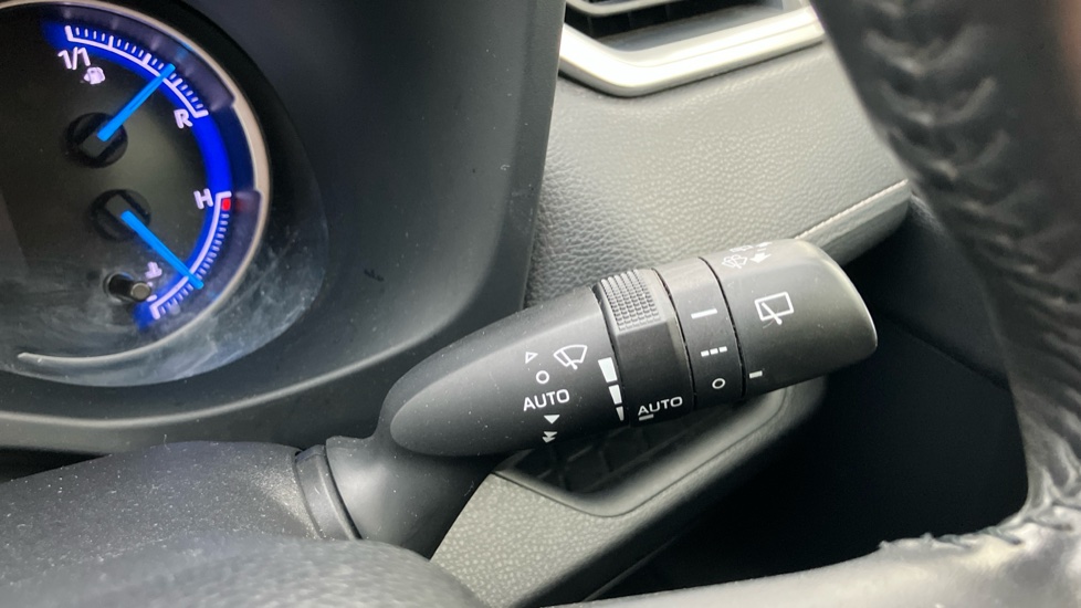 Toyota RAV4 2.5 VVT-i Hybrid Design 5dr CVT Hybrid Estate - Image 32