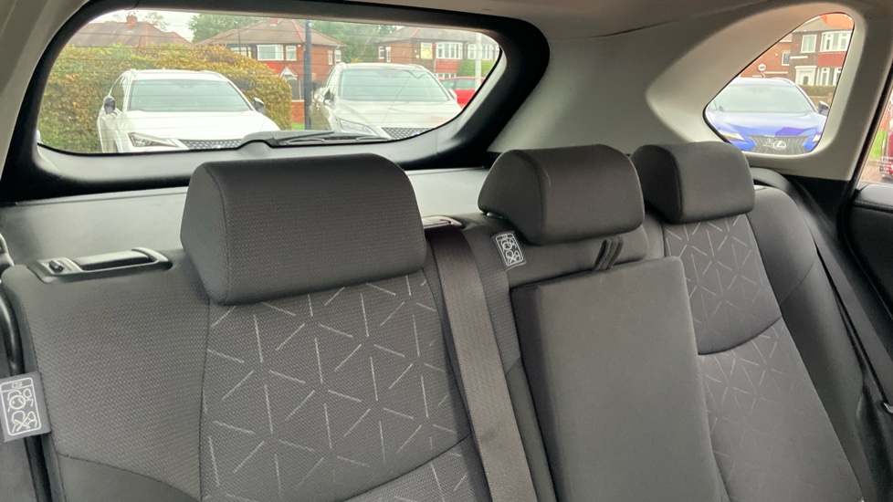 Toyota RAV4 2.5 VVT-i Hybrid Design 5dr CVT Hybrid Estate - Image 35