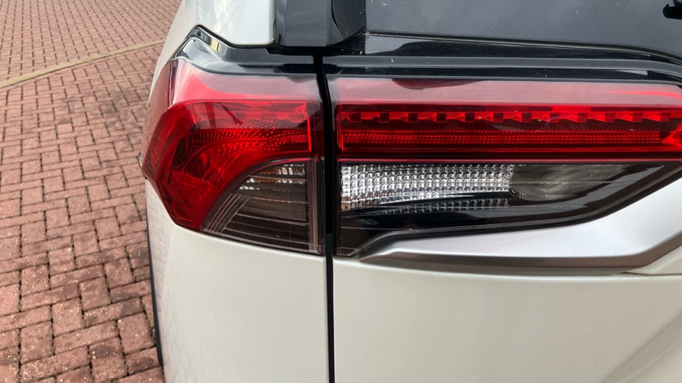 Toyota RAV4 2.5 VVT-i Hybrid Design 5dr CVT Hybrid Estate - Image 36