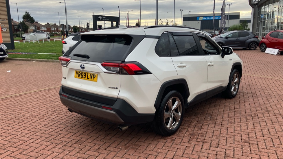 Toyota RAV4 2.5 VVT-i Hybrid Design 5dr CVT Hybrid Estate - Image 48