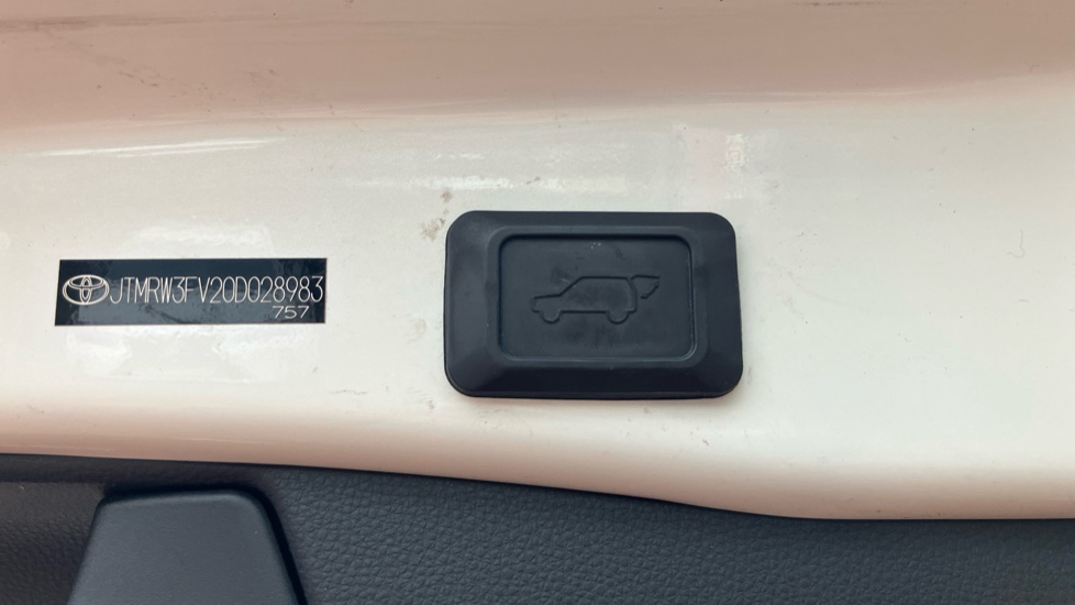 Toyota RAV4 2.5 VVT-i Hybrid Design 5dr CVT Hybrid Estate - Image 55