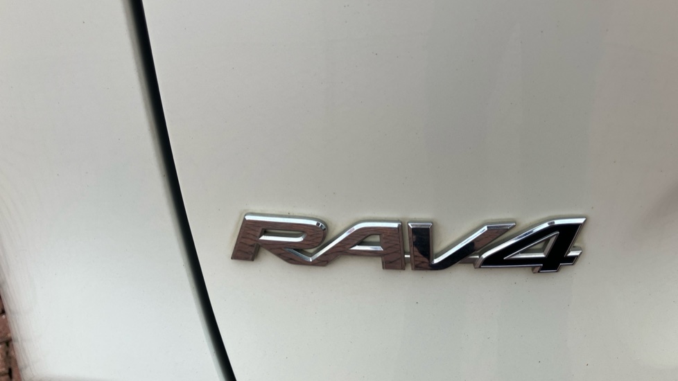 Toyota RAV4 2.5 VVT-i Hybrid Design 5dr CVT Hybrid Estate - Image 60