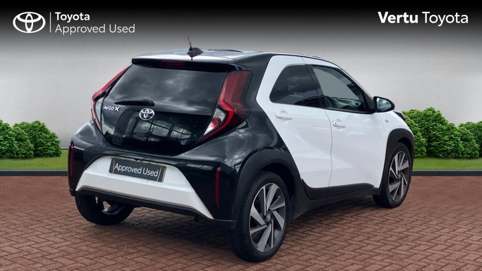 Toyota Aygo X 1.0 VVT-i Edge 5dr Petrol Hatchback - Image 2