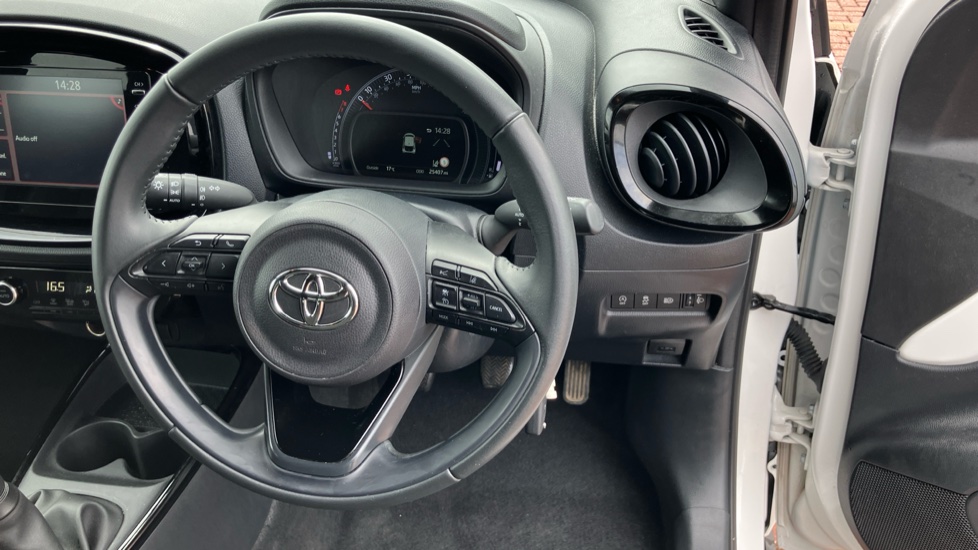 Toyota Aygo X 1.0 VVT-i Edge 5dr Petrol Hatchback - Image 10
