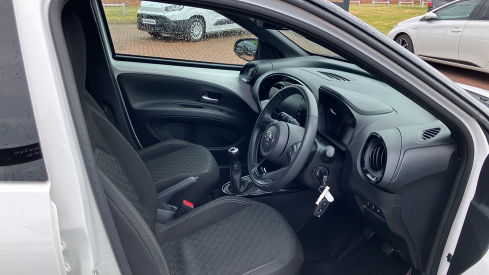 Toyota Aygo X 1.0 VVT-i Edge 5dr Petrol Hatchback - Image 12