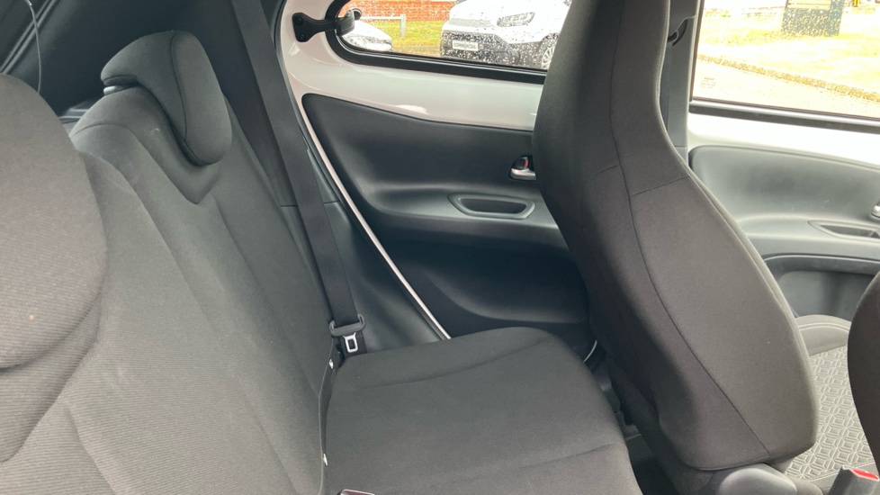 Toyota Aygo X 1.0 VVT-i Edge 5dr Petrol Hatchback - Image 15