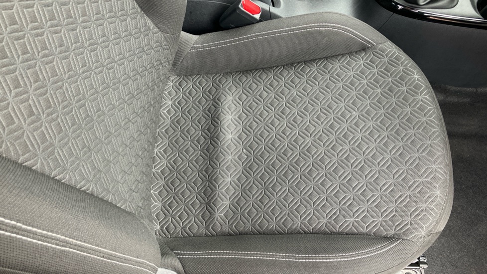Toyota Aygo X 1.0 VVT-i Edge 5dr Petrol Hatchback - Image 17