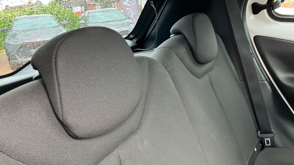 Toyota Aygo X 1.0 VVT-i Edge 5dr Petrol Hatchback - Image 18