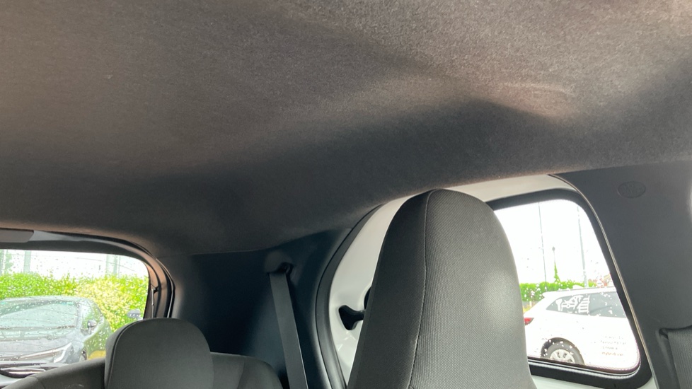 Toyota Aygo X 1.0 VVT-i Edge 5dr Petrol Hatchback - Image 19