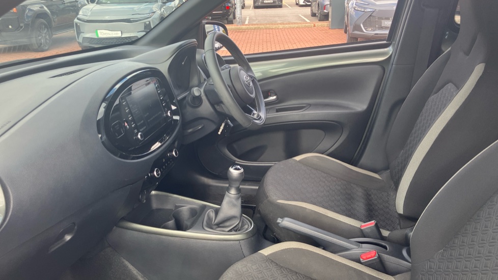 Toyota Aygo X 1.0 VVT-i Edge 5dr Petrol Hatchback - Image 5