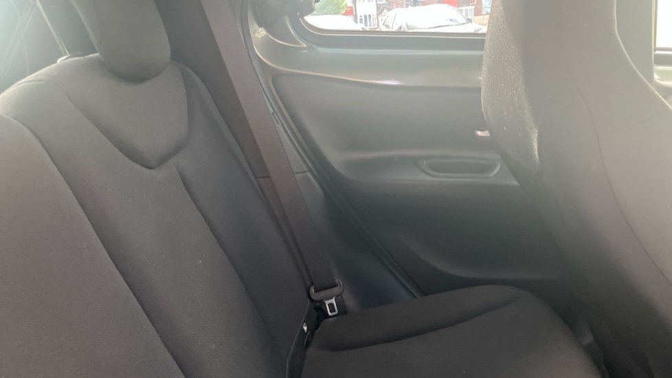 Toyota Aygo X 1.0 VVT-i Edge 5dr Petrol Hatchback - Image 8