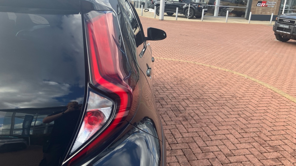 Toyota Aygo X 1.0 VVT-i Edge 5dr Petrol Hatchback - Image 21