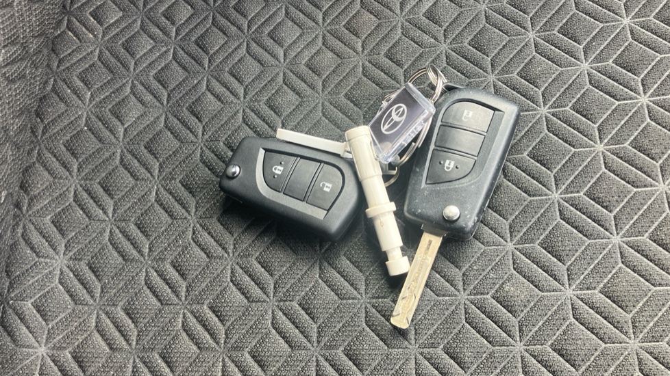 Toyota Aygo X 1.0 VVT-i Edge 5dr Petrol Hatchback - Image 28